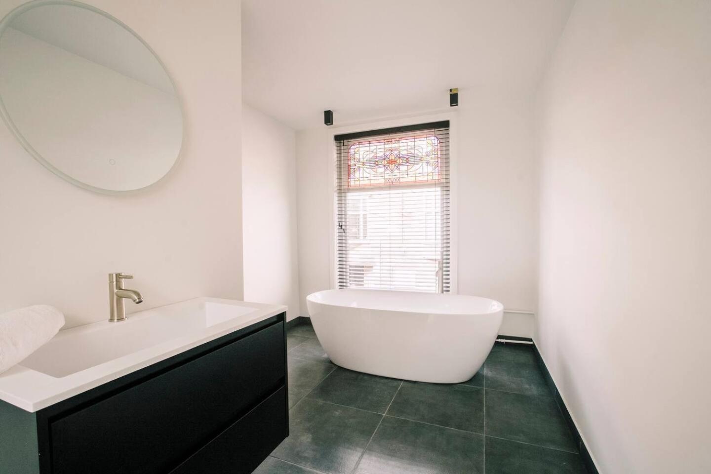Xxl Loft With Bath Located Stadsvilla Tilburg Exterior photo