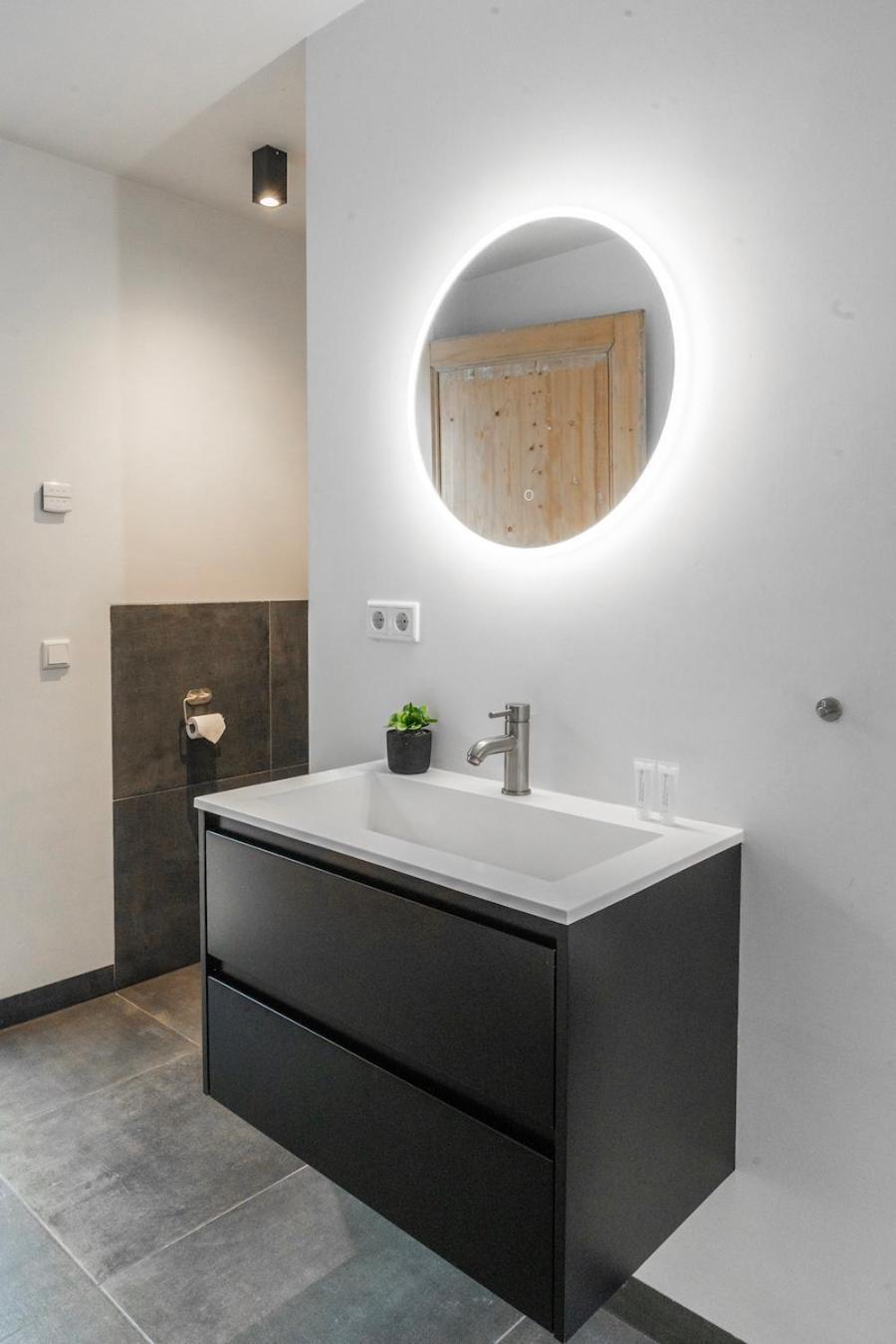 Xxl Loft With Bath Located Stadsvilla Tilburg Exterior photo